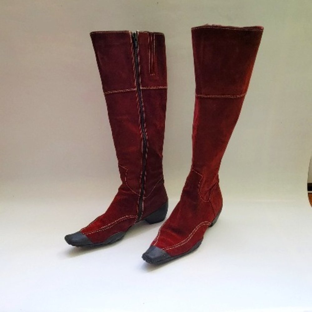 WOMENS TALL SUEDE BOOTS SIZE  38 1/2" USED